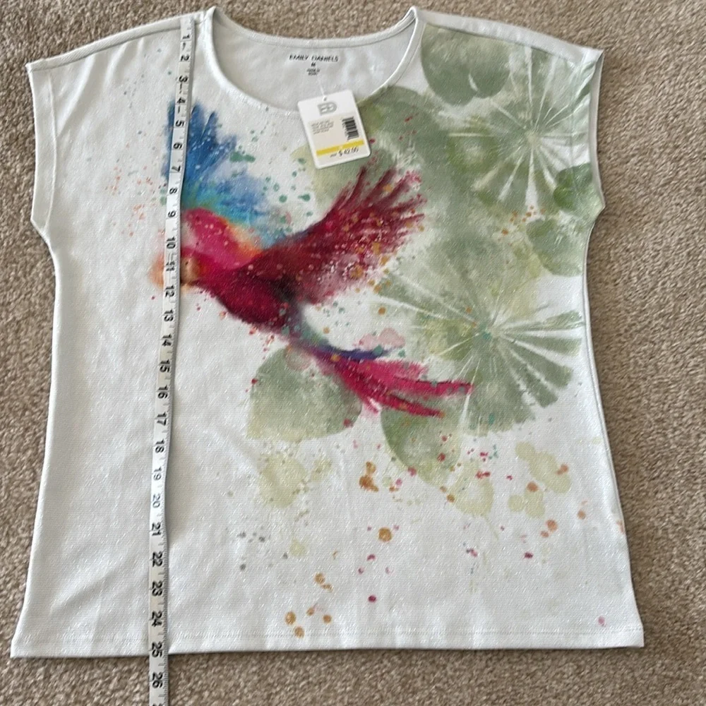 NWT Colorful Parrot Graphic T-Shirt - Picture 8 of 8